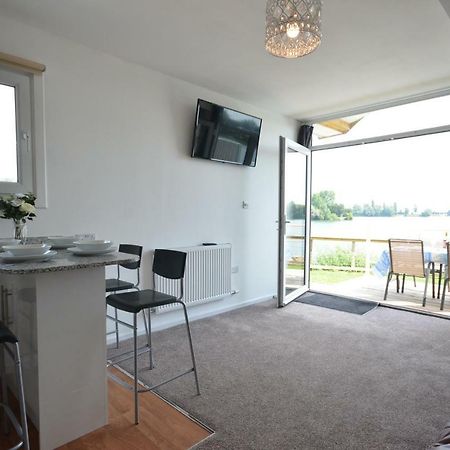 Premium Lake Lodges Chichester Exterior photo
