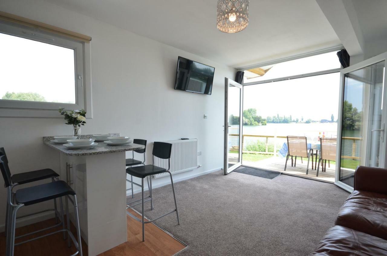 Premium Lake Lodges Chichester Exterior photo